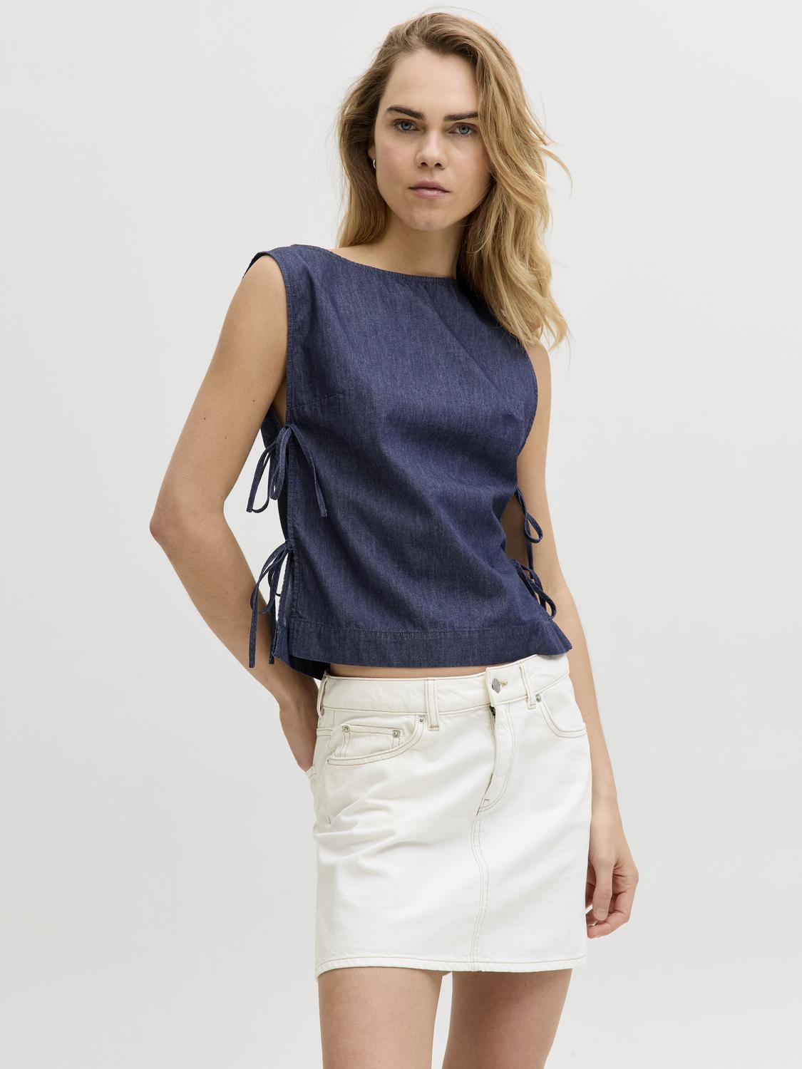 model_shot-front
